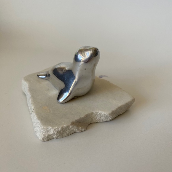 Vintage HASELTON Sculpture Seal Puppy: Aluminum, Marble Base, Signed, Collectibl - Picture 7 of 16
